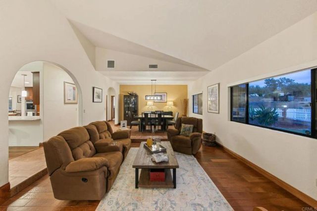 15404 El Capitan Real Ln, El Cajon, CA 92021