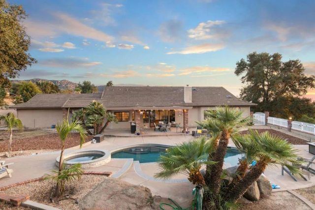 15404 El Capitan Real Ln, El Cajon, CA 92021