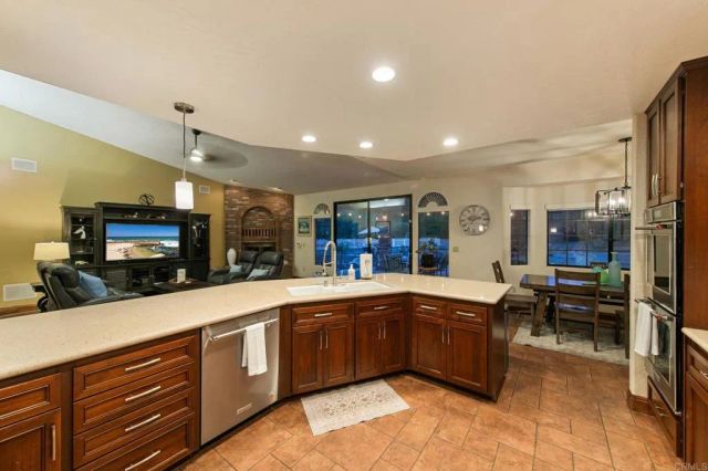 15404 El Capitan Real Ln, El Cajon, CA 92021