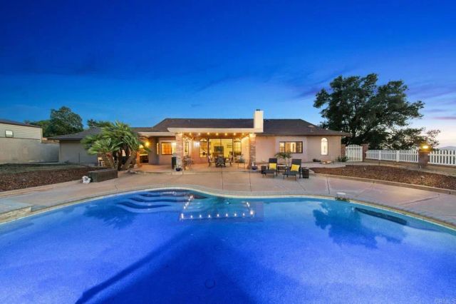 15404 El Capitan Real Ln, El Cajon, CA 92021
