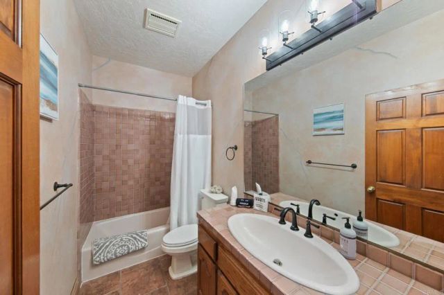 15404 El Capitan Real Ln, El Cajon, CA 92021