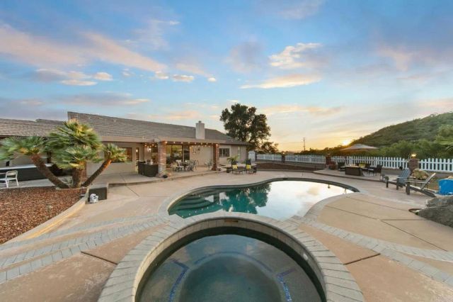15404 El Capitan Real Ln, El Cajon, CA 92021