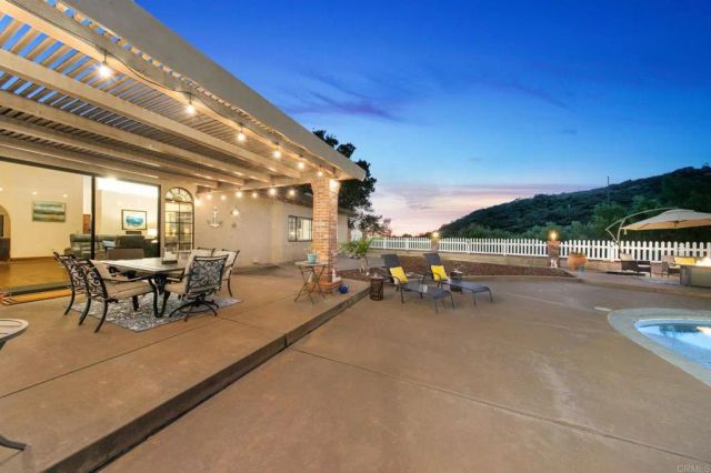 15404 El Capitan Real Ln, El Cajon, CA 92021