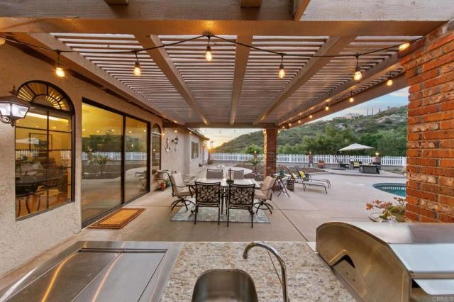 15404 El Capitan Real Ln, El Cajon, CA 92021