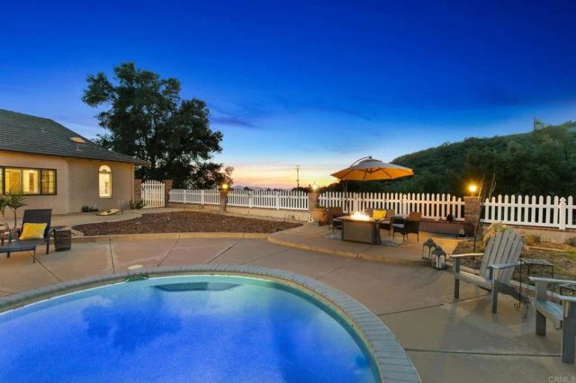 15404 El Capitan Real Ln, El Cajon, CA 92021