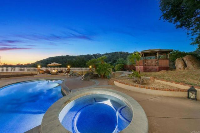 15404 El Capitan Real Ln, El Cajon, CA 92021