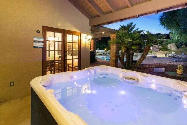 15404 El Capitan Real Ln, El Cajon, CA 92021