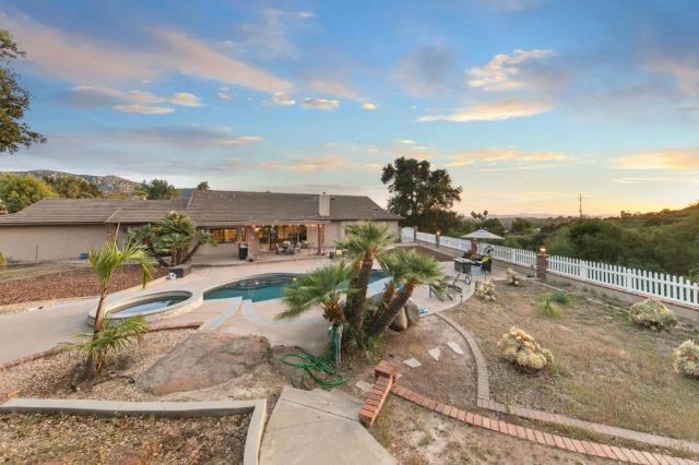 15404 El Capitan Real Ln, El Cajon, CA 92021