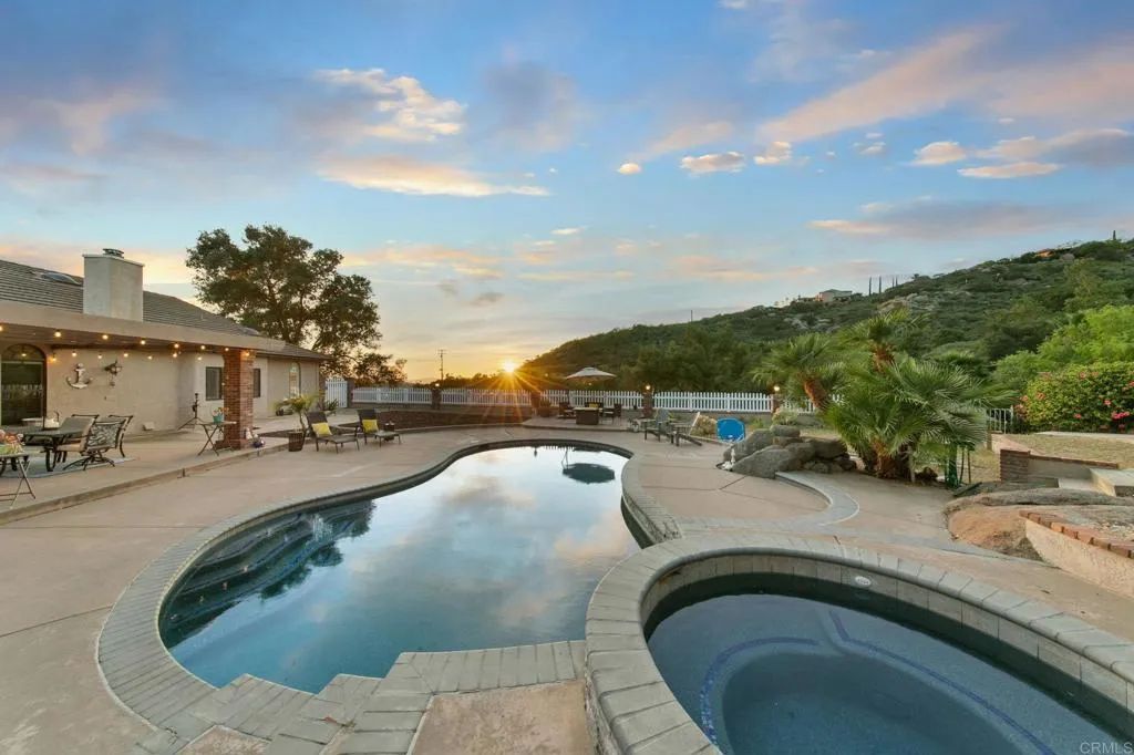 15404 El Capitan Real Ln, El Cajon, CA 92021