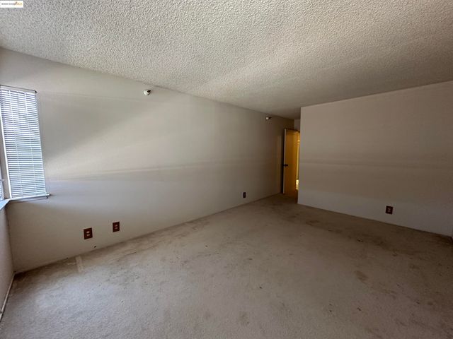 240 N Bayshore Blvd 303, San Mateo, CA 94401