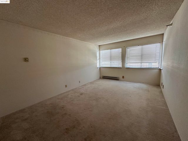 240 N Bayshore Blvd 303, San Mateo, CA 94401