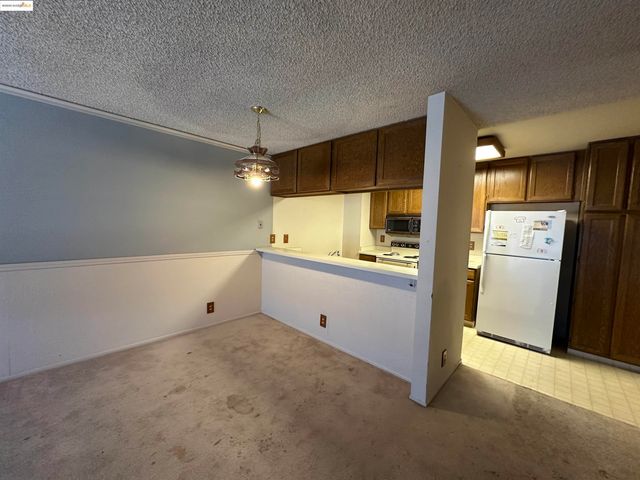 240 N Bayshore Blvd 303, San Mateo, CA 94401