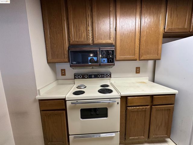 240 N Bayshore Blvd 303, San Mateo, CA 94401