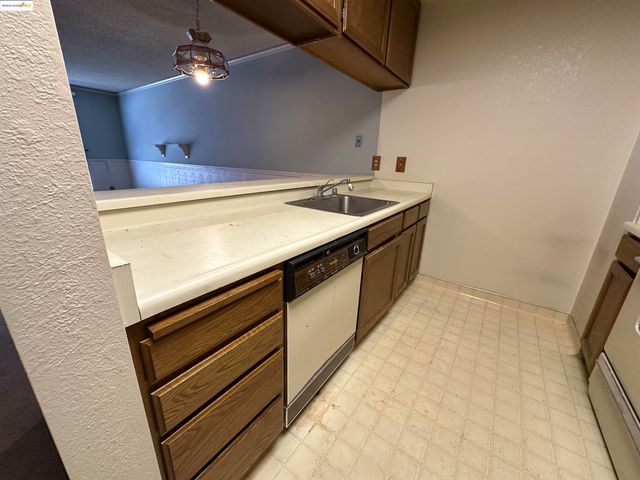 240 N Bayshore Blvd 303, San Mateo, CA 94401