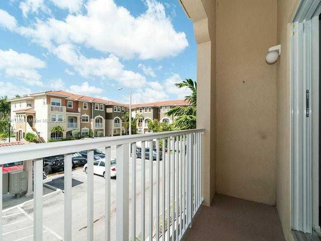 8833 NW 107th Ct 205, Doral, FL 33178