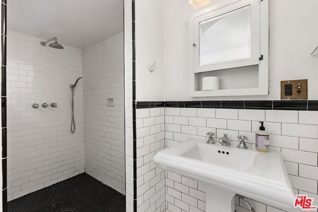 2139 Elsinore Street, Los Angeles, CA 90026