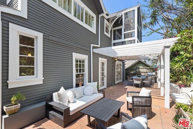 2139 Elsinore Street, Los Angeles, CA 90026