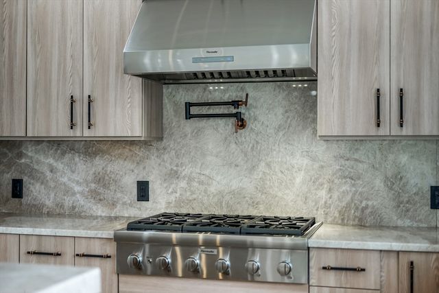 2 Atherton Rd, Winchester, MA 01890