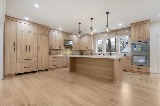 2 Atherton Rd, Winchester, MA 01890