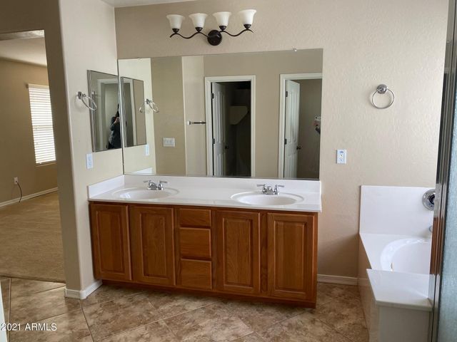 33175 N Slate Creek Drive, San Tan Valley, AZ 85143