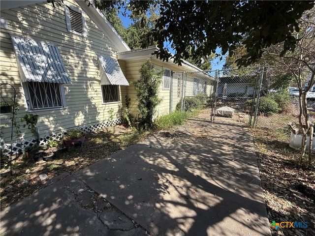 1404 N Wheeler, Victoria, TX 77901