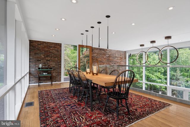 1927 MARTHAS RD, Alexandria, VA 22307