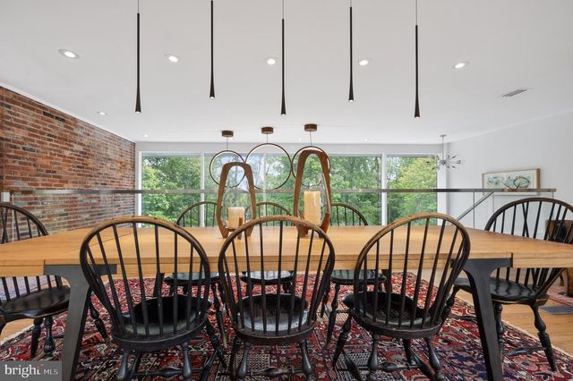 1927 MARTHAS RD, Alexandria, VA 22307
