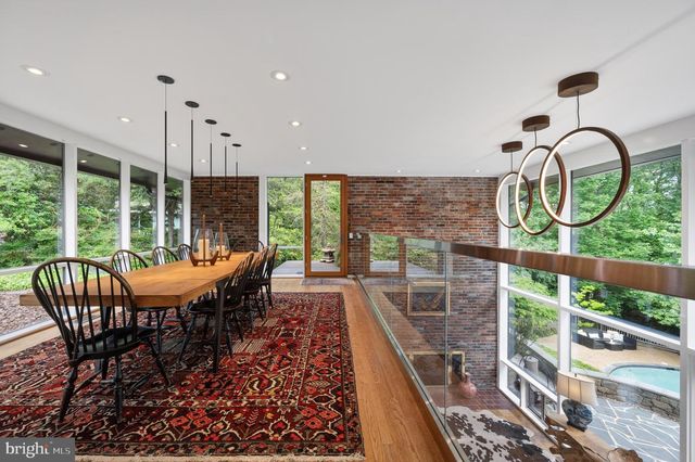1927 MARTHAS RD, Alexandria, VA 22307
