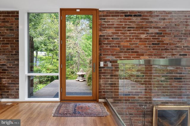 1927 MARTHAS RD, Alexandria, VA 22307