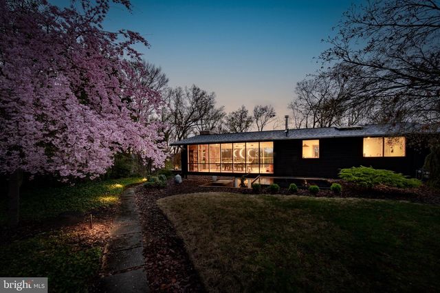 1927 MARTHAS RD, Alexandria, VA 22307