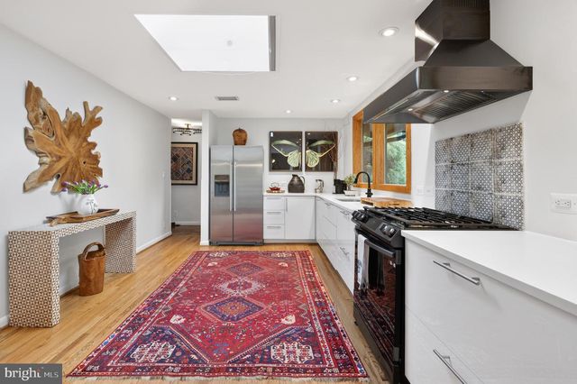 1927 MARTHAS RD, Alexandria, VA 22307