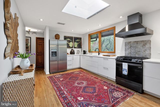 1927 MARTHAS RD, Alexandria, VA 22307
