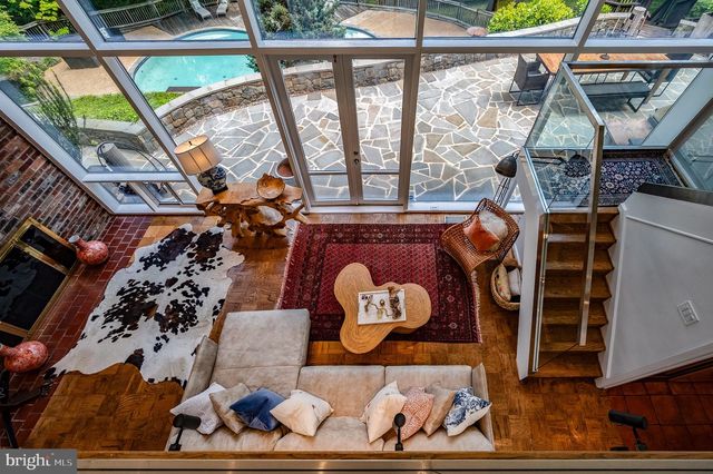 1927 MARTHAS RD, Alexandria, VA 22307