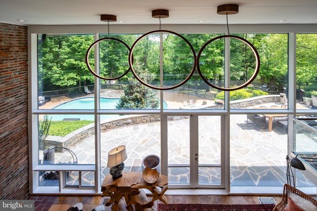 1927 MARTHAS RD, Alexandria, VA 22307