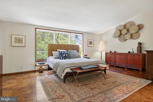 1927 MARTHAS RD, Alexandria, VA 22307