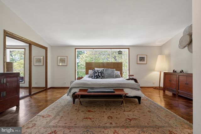 1927 MARTHAS RD, Alexandria, VA 22307