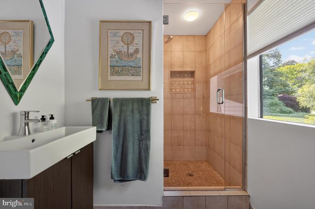 1927 MARTHAS RD, Alexandria, VA 22307