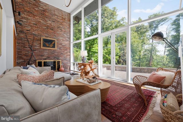 1927 MARTHAS RD, Alexandria, VA 22307