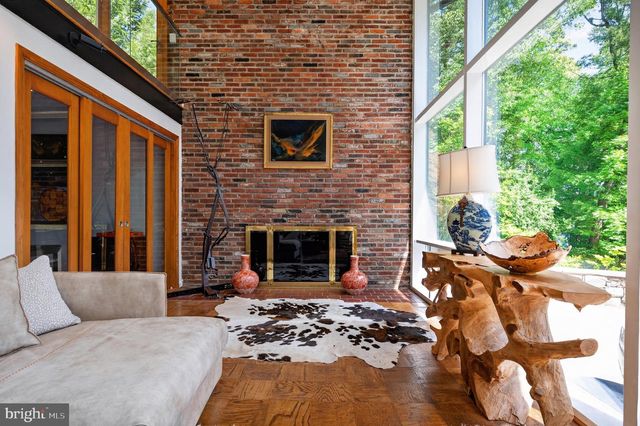 1927 MARTHAS RD, Alexandria, VA 22307