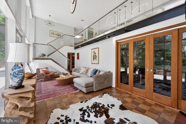 1927 MARTHAS RD, Alexandria, VA 22307