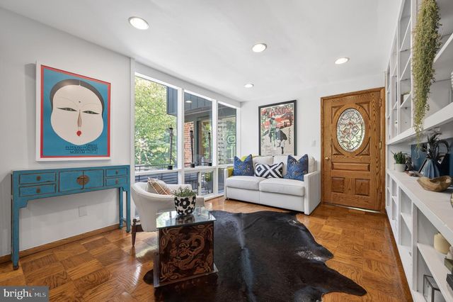 1927 MARTHAS RD, Alexandria, VA 22307