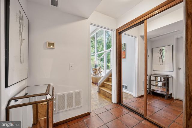 1927 MARTHAS RD, Alexandria, VA 22307