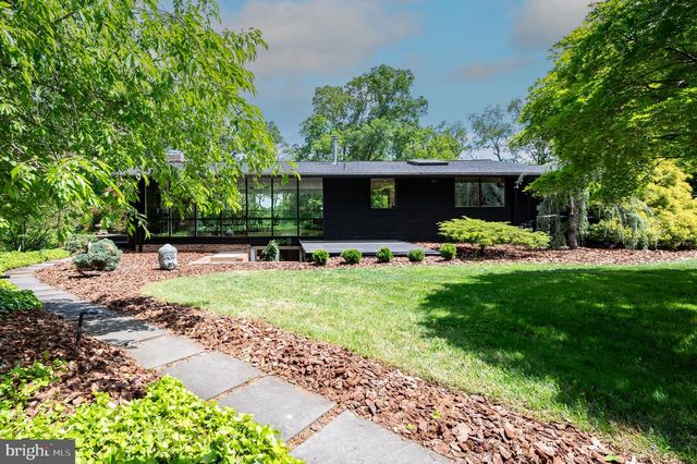 1927 MARTHAS RD, Alexandria, VA 22307