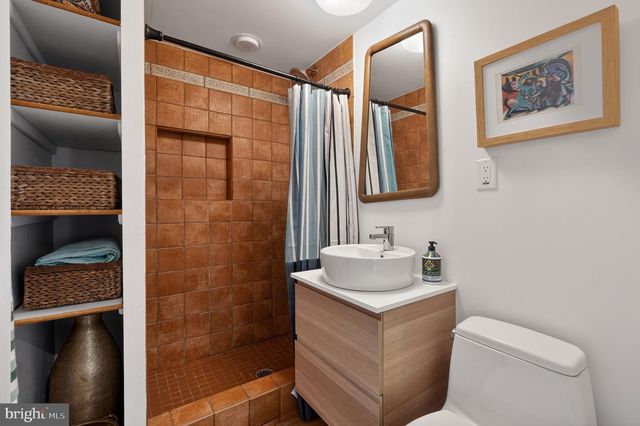 1927 MARTHAS RD, Alexandria, VA 22307