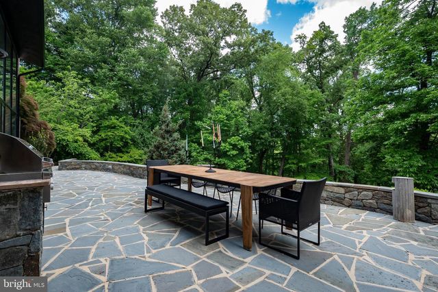 1927 MARTHAS RD, Alexandria, VA 22307