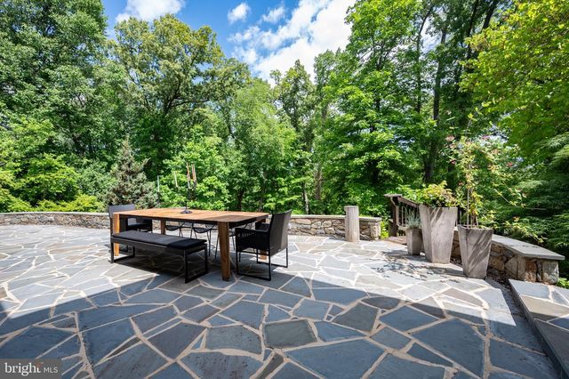 1927 MARTHAS RD, Alexandria, VA 22307