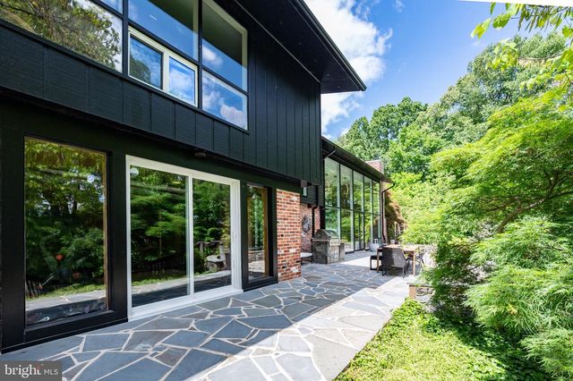 1927 MARTHAS RD, Alexandria, VA 22307