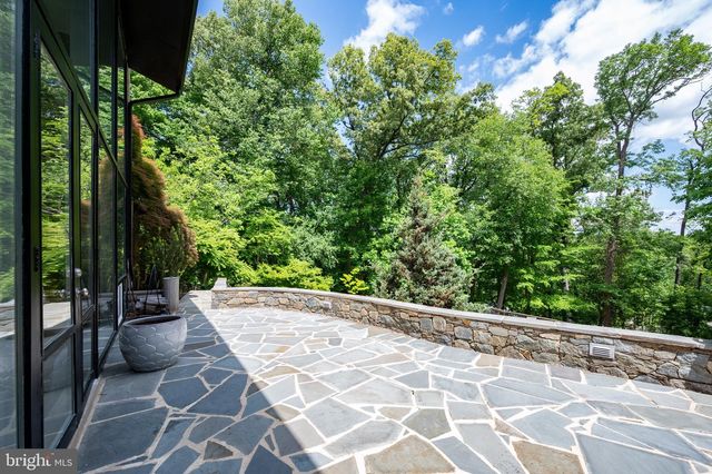 1927 MARTHAS RD, Alexandria, VA 22307