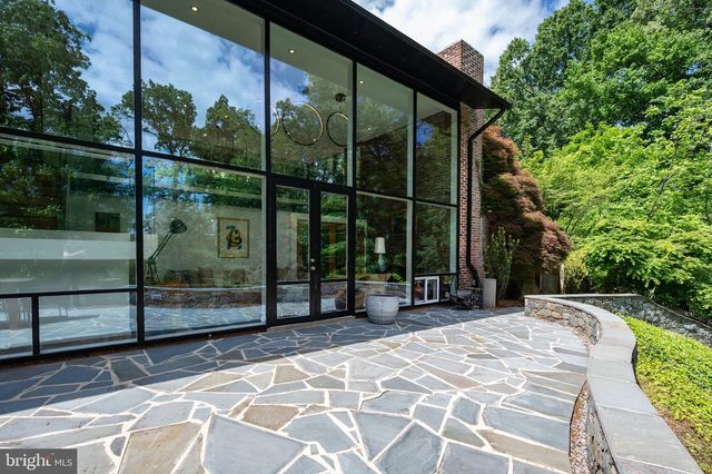 1927 MARTHAS RD, Alexandria, VA 22307