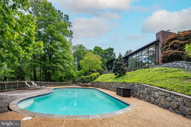 1927 MARTHAS RD, Alexandria, VA 22307